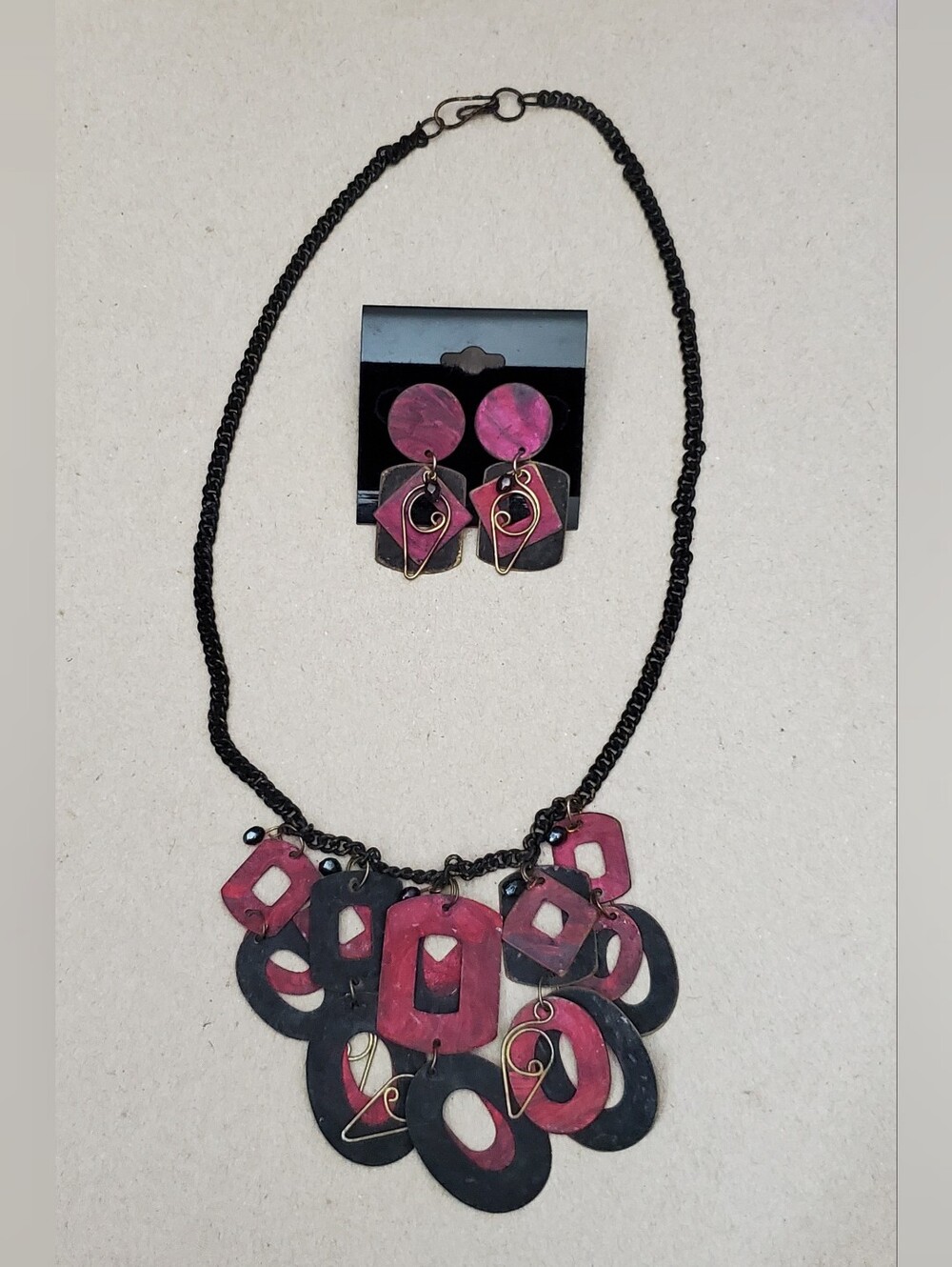 Pink & Black Metal Disc Necklace And Earrings**Fashion Jewelry Set
